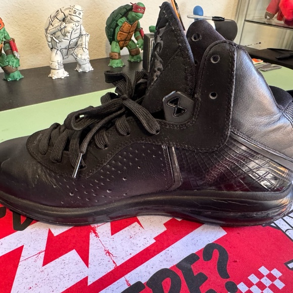 Nike LeBron 8 ‘Blackout’ – 2010 Miami Heat Era, All Business, No Distractions - Picture 4 of 6